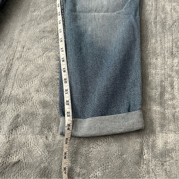 Hollister Ultra High-Rise Mom Jeans - Picture 6 of 12